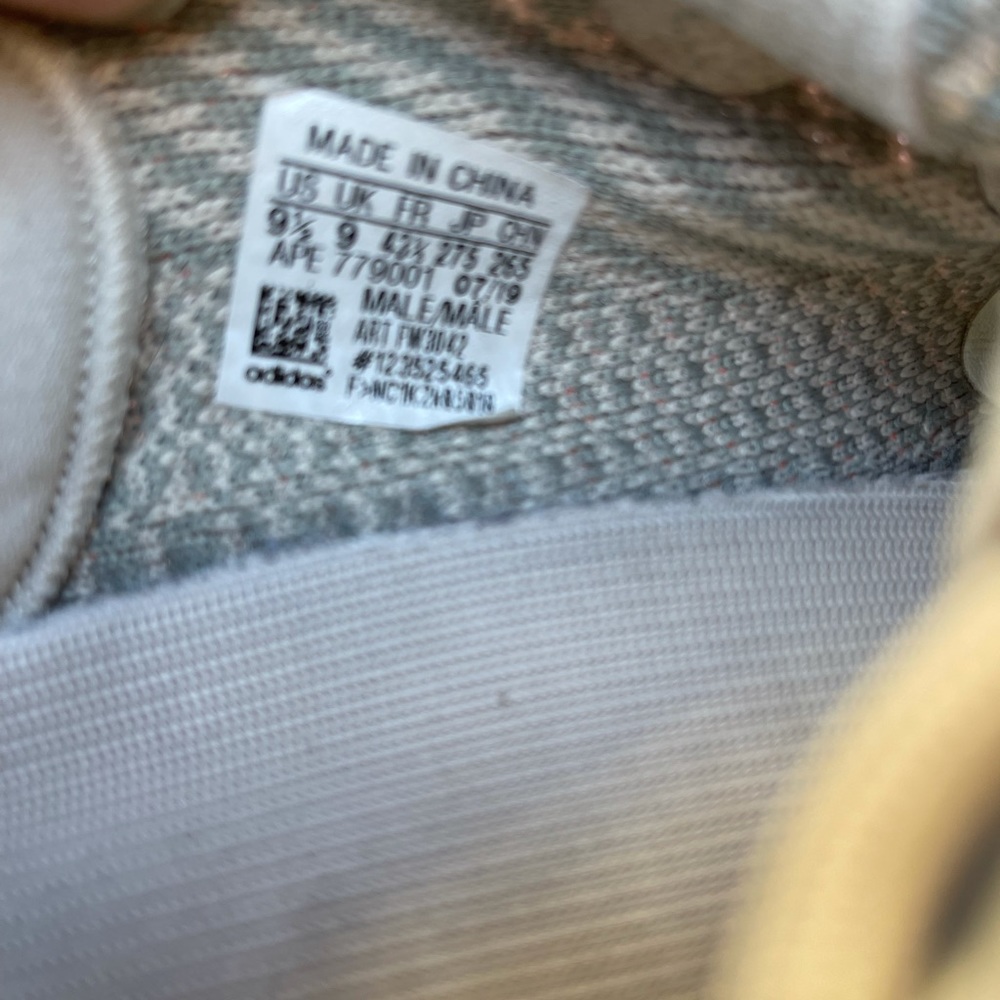 Yeezy 350 V2 | GUC | Size 9.5 | 779001 | No Box - Picture 10 of 12
